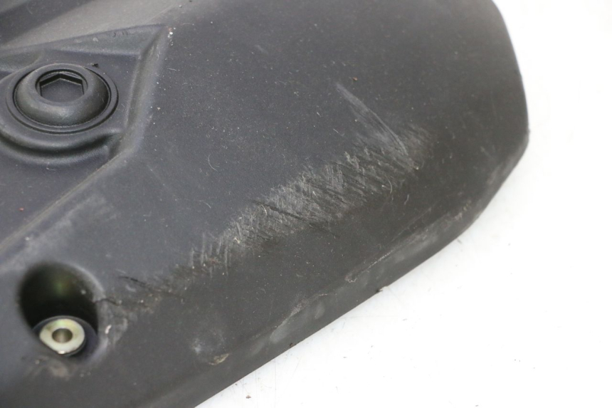 photo de TAPA MOTOR KYMCO MOVIE S 125 (2009 - 2018) - Detalles de los puntos de fijación