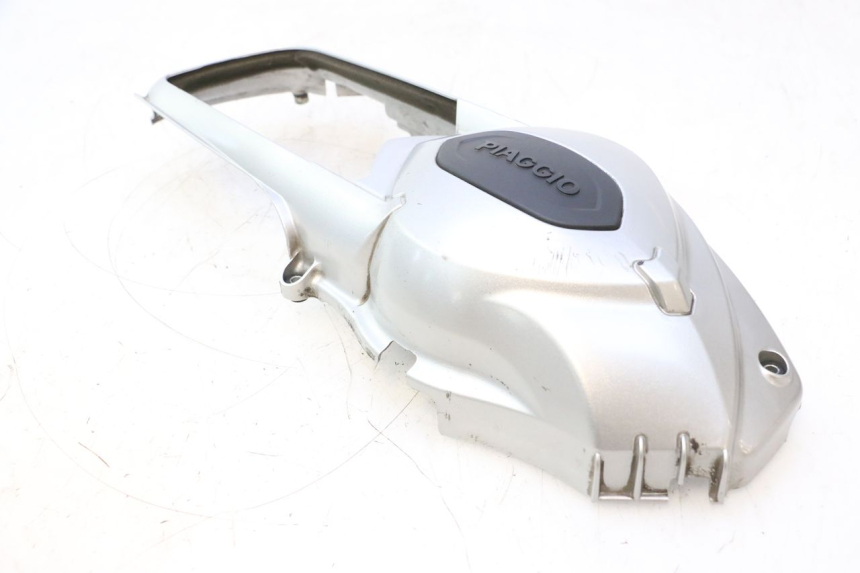 photo de TAPA MOTOR PIAGGIO MP3 LT 300 (2010 - 2016) - Detalles de los puntos de fijación