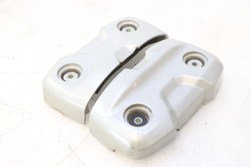 photo de TAPA MOTOR HONDA XLV VARADERO 125 (2007 - 2012) - Detalles de los puntos de fijación