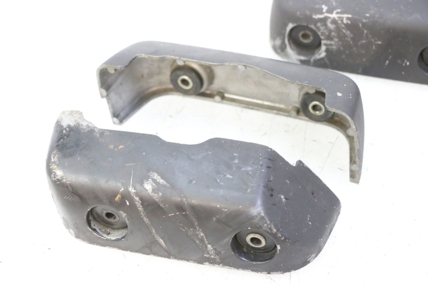 photo de TAPA MOTOR YAMAHA XV VIRAGO 535 (1988 - 2004) - Detalles de los puntos de fijación