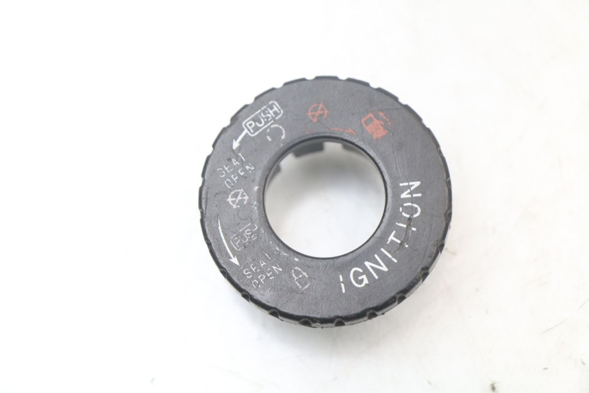 photo de TAPA DEL INTERRUPTOR DE ENCENDIDO KYMCO DINK 4T 50 (2007 - 2018) - Vista principal
