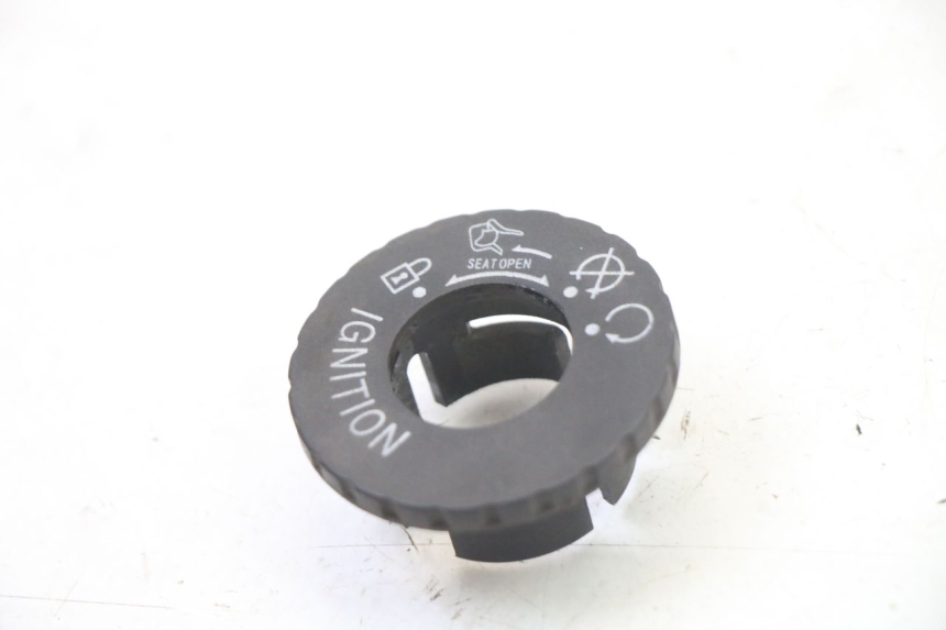 photo de TAPA CLAUSOR SYM FIDDLE 3 III 125 (2014 - 2020) - Detalle de la pieza