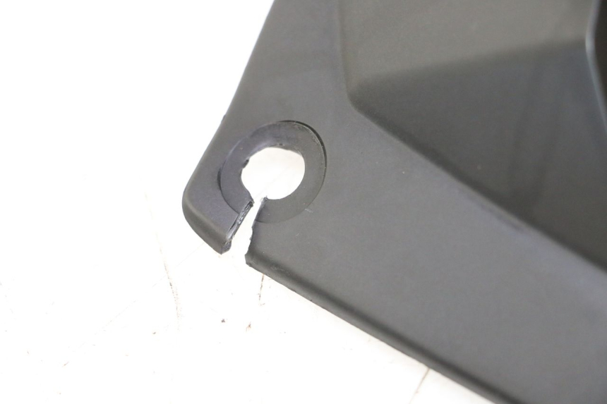 photo de TAPA CLAUSOR SUZUKI GSR 600 (2005 - 2012) - Detalles de los puntos de fijación