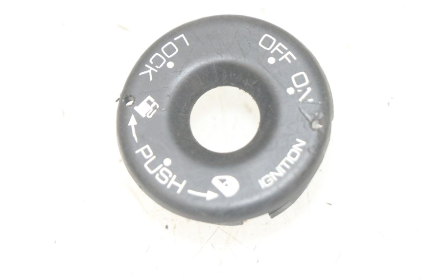 photo de TAPA CLAUSOR PIAGGIO MP3 HPE 300 (2019 - 2026) - Detalle de la pieza