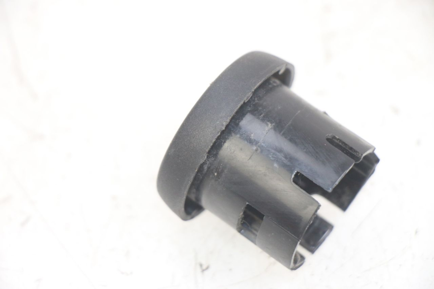 photo de TAPA DEL INTERRUPTOR DE ENCENDIDO YAMAHA NEOS NEO'S 4T 50 (2008 - 2016) - Zoom estado de uso