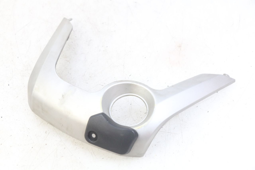 photo de TAPA DEL INTERRUPTOR DE ENCENDIDO MBK SKYCRUISER 125 (2010 - 2013) - Primer plano técnico