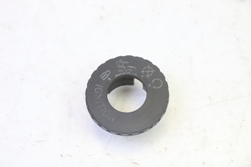 photo de TAPA CLAUSOR PEUGEOT TWEET PRO CARGO 50 (2018 - 2022) - Detalle de la pieza