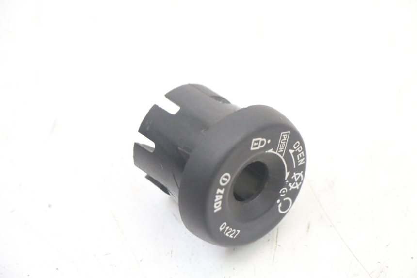 photo de TAPA DEL INTERRUPTOR DE ENCENDIDO YAMAHA YP MAJESTY 125 (2007 - 2010) - Detalle de la pieza