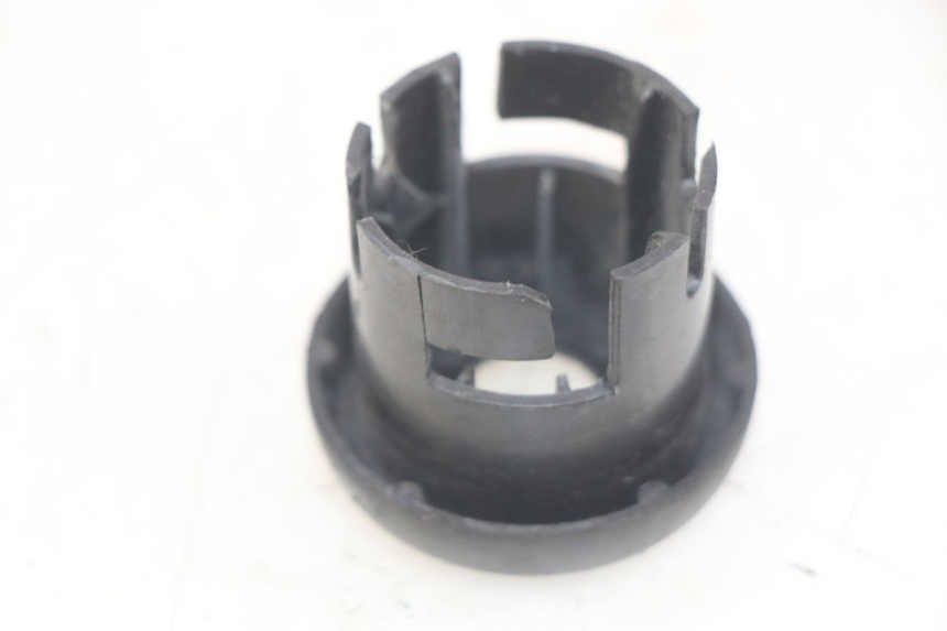 photo de TAPA DEL INTERRUPTOR DE ENCENDIDO YAMAHA YP MAJESTY 125 (2007 - 2010) - Detalle de la pieza