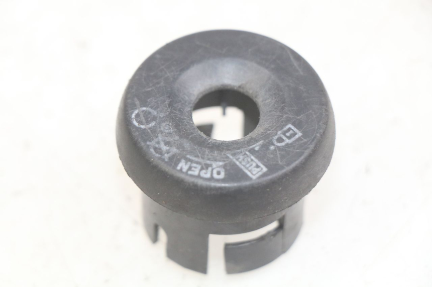 photo de TAPA DEL INTERRUPTOR DE ENCENDIDO YAMAHA YP MAJESTY 125 (2007 - 2010) - Zoom estado de uso