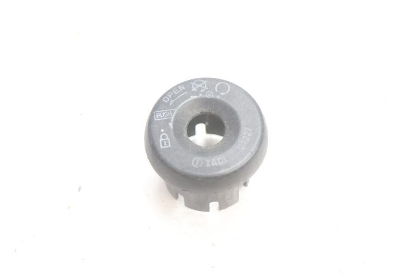 photo de TAPA DEL INTERRUPTOR DE ENCENDIDO YAMAHA YP MAJESTY 125 (2002 - 2006) - Vista principal