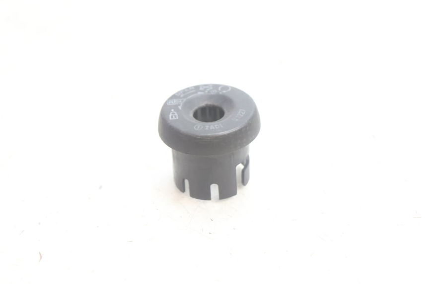 photo de TAPA DEL INTERRUPTOR DE ENCENDIDO YAMAHA YP MAJESTY 125 (2002 - 2006) - Detalle de la pieza