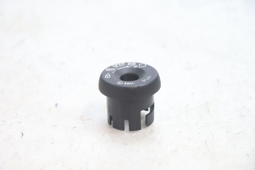 photo de TAPA DEL INTERRUPTOR DE ENCENDIDO YAMAHA YP MAJESTY 125 (2002 - 2006) - Detalle de la pieza