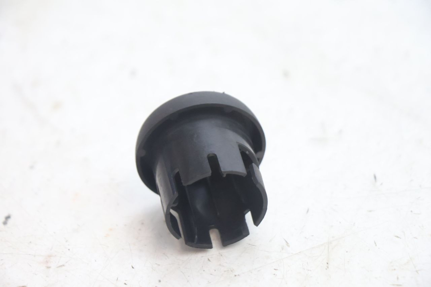 photo de TAPA DEL INTERRUPTOR DE ENCENDIDO YAMAHA YP MAJESTY 125 (2002 - 2006) - Otra perspectiva