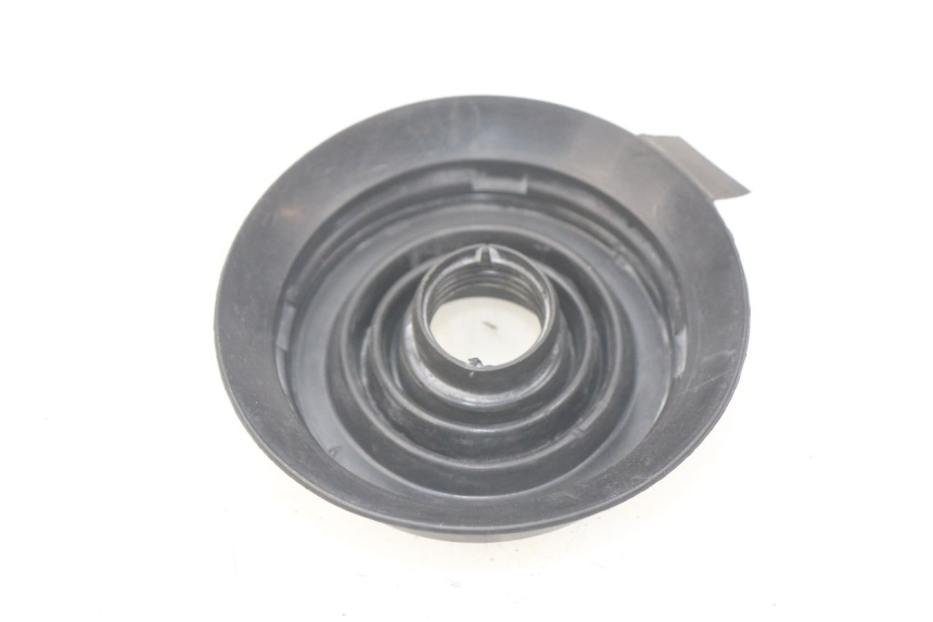 photo de TAPA DE POLVO FARO SUZUKI XF FREEWIND 650 (1997 - 2003) - Detalle de la pieza