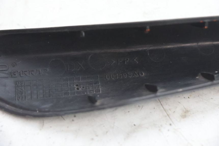 photo de RETROVISORE CARENADO PIAGGIO X8 STREET 125 (2006 - 2007) - Detalles de los puntos de fijación