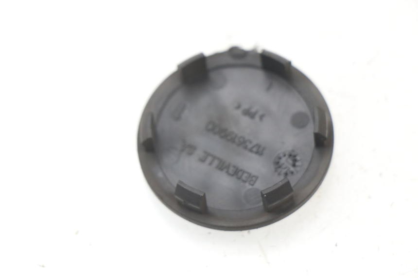 photo de TAPA RUEDA PEUGEOT JET FORCE CARBU 50 (2003 - 2016) - Detalle de la pieza