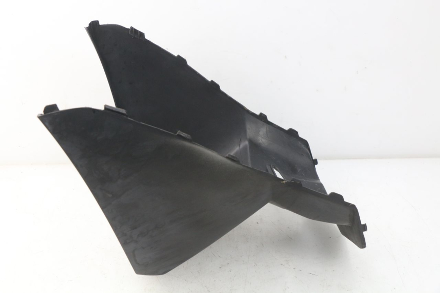 photo de TAPA BAJO EL ASIENTO KYMCO AGILITY 4T 50 (2005 - 2018) - Primer plano técnico