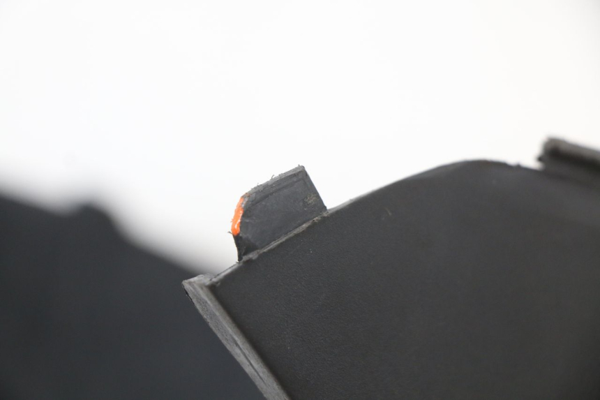 photo de TAPA BAJO ASIENTO KYMCO AGILITY CARRY 50 (2011 - 2020) - Recambio usado revisado