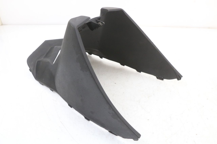 photo de TAPA BAJO ASIENTO KYMCO AGILITY FR 2T 50 (2012 - 2017) - Primer plano técnico