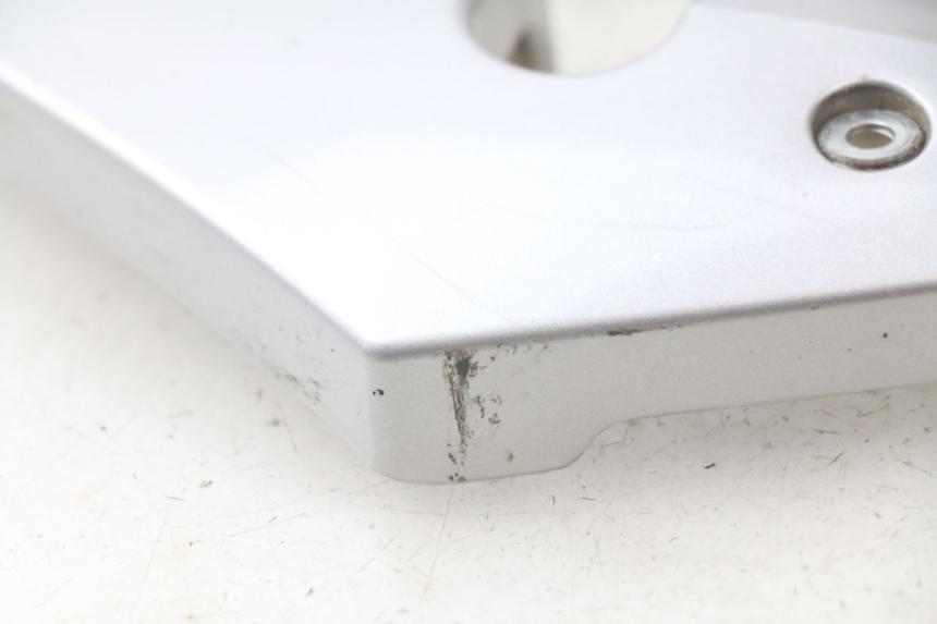 photo de TAPA BAJO ASIENTO HYOSUNG AQUILA GV 125 (2009 - 2016) - Primer plano técnico