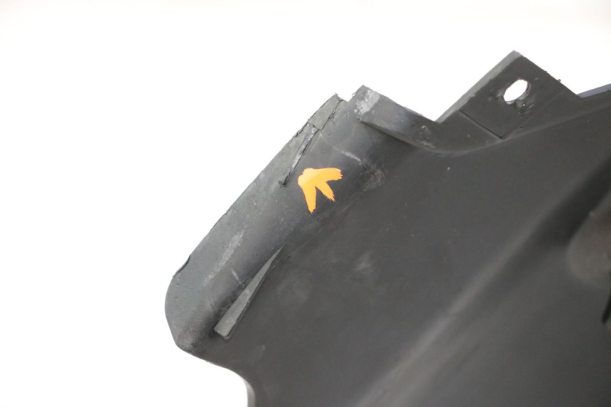 photo de TAPA BAJO ASIENTO MBK BOOSTER ROCKET 50 (2004 - 2016) - Primer plano técnico