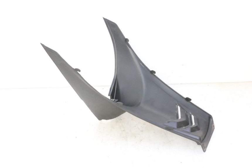 photo de TAPA DEBAJO DEL ASIENTO TNT MOTOR BOSTON 4T 50 (2018 - 2025) - Detalle de la pieza