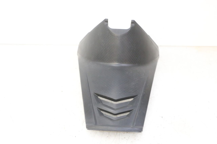 photo de TAPA DEBAJO DEL ASIENTO TNT MOTOR BOSTON 4T 50 (2018 - 2025) - Primer plano técnico