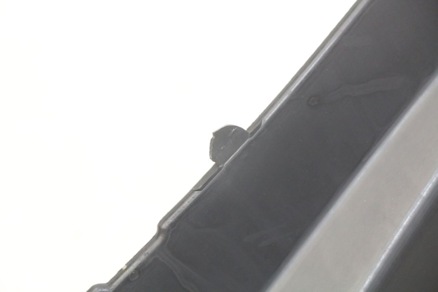 photo de TAPA BAJO EL ASIENTO ORCAL CAVARO 4T 50 (2019 - 2023) - Detalle de la pieza