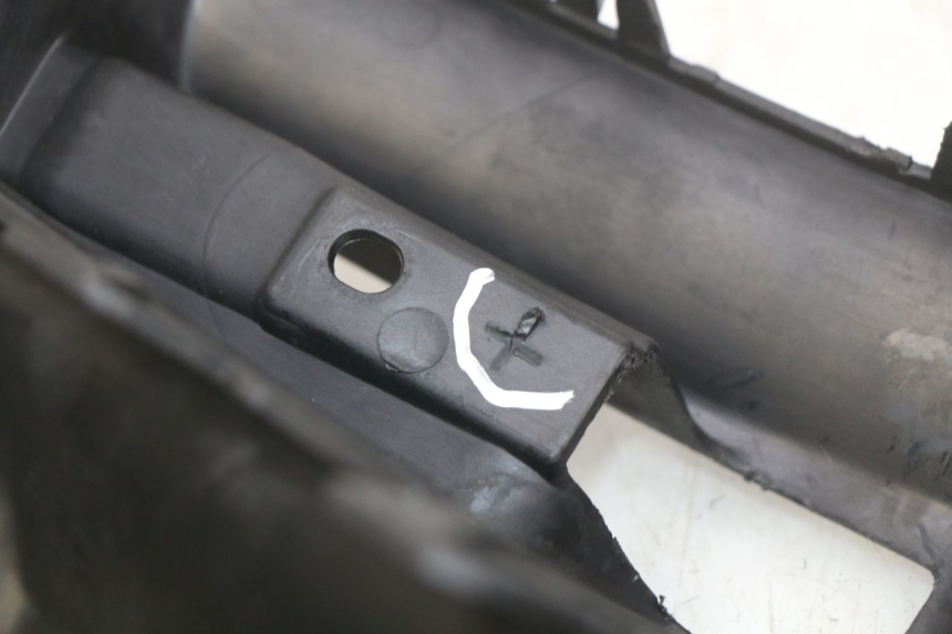 photo de TAPA BAJO EL ASIENTO PEUGEOT CITYSTAR 125 (2011 - 2017) - Otra perspectiva