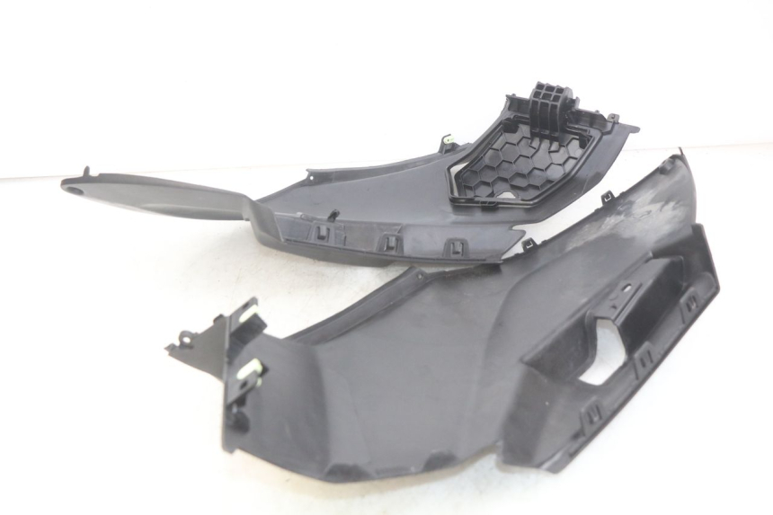 photo de TAPA BAJO EL ASIENTO PEUGEOT CITYSTAR 125 (2011 - 2017) - Primer plano técnico