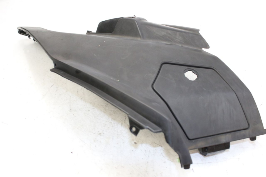 photo de TAPA DEBAJO DEL ASIENTO PEUGEOT CITYSTAR 50 (2013 - 2017) - Zoom sobre los componentes