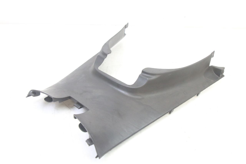 photo de TAPA DEBAJO DEL ASIENTO KYMCO DINK STREET 125 (2009 - 2014) - Primer plano técnico