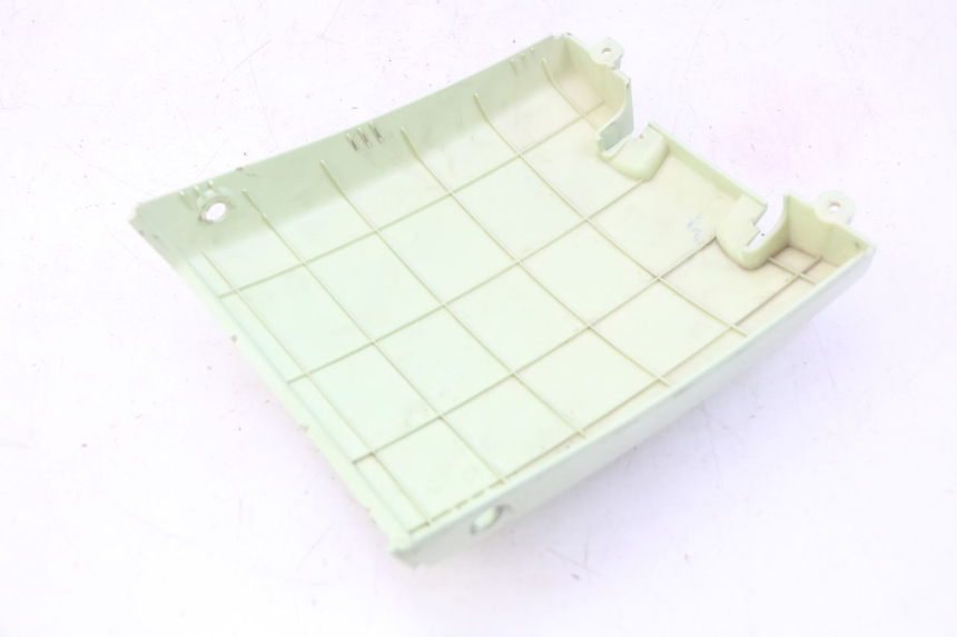 photo de TAPA DEBAJO DEL ASIENTO PEUGEOT DJANGO 2T 50 (2014 - 2019) - Zoom estado de uso