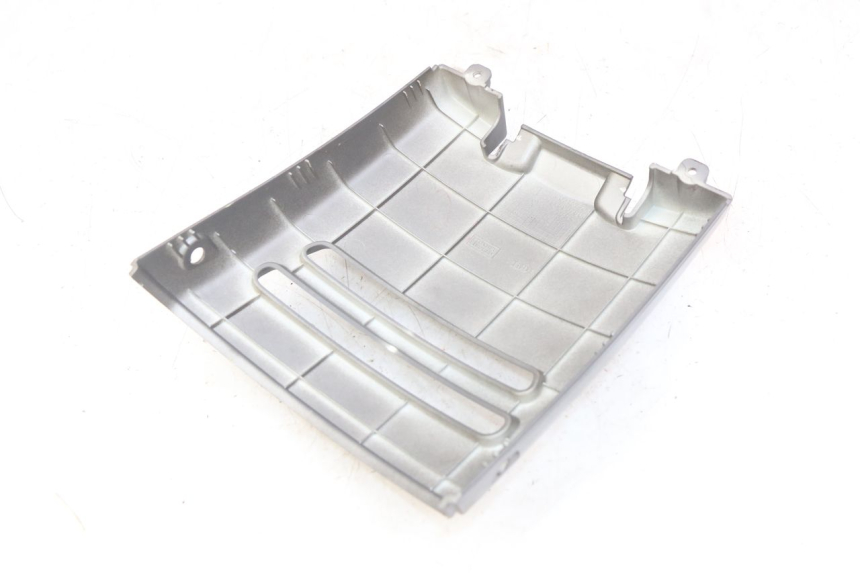 photo de TAPA BAJO EL ASIENTO PEUGEOT DJANGO 4T 50 (2014 - 2019) - Detalle de la pieza