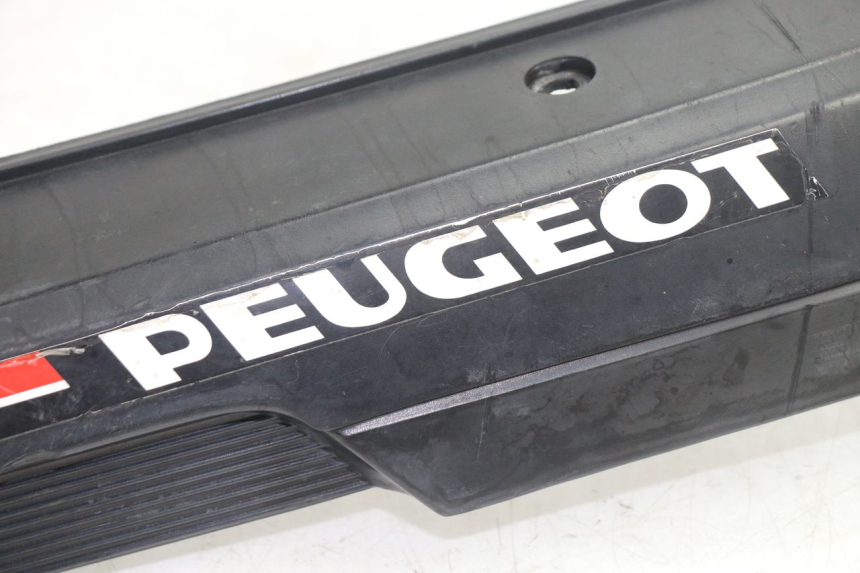 photo de TAPA BAJO ASIENTO DERECHO PEUGEOT 103 SPX CLIP 50 (1989 - 1992) - Otra perspectiva