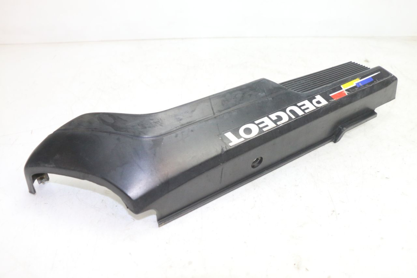 photo de TAPA BAJO ASIENTO DERECHO PEUGEOT 103 SPX CLIP 50 (1989 - 1992) - Primer plano técnico