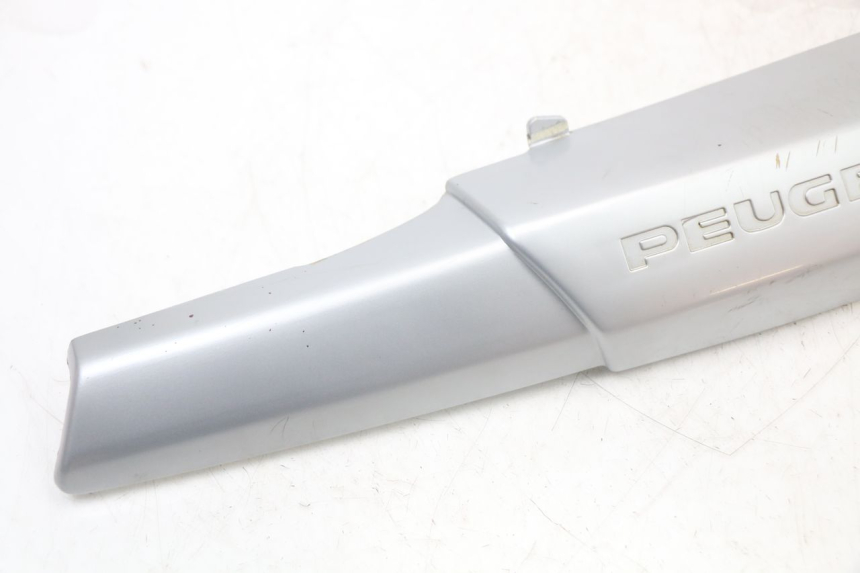 photo de TAPA BAJO EL ASIENTO DERECHO PEUGEOT 103 VOGUE VS2 50 (2004 - 2017) - Detalle de la pieza