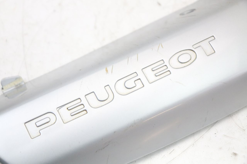 photo de TAPA BAJO EL ASIENTO DERECHO PEUGEOT 103 VOGUE VS2 50 (2004 - 2017) - Otra perspectiva