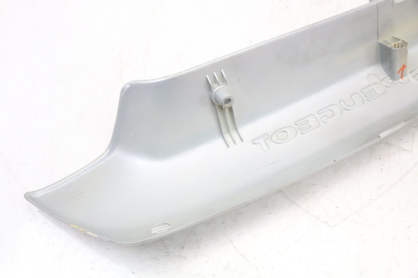 photo de TAPA BAJO EL ASIENTO DERECHO PEUGEOT 103 VOGUE VS2 50 (2004 - 2017) - Estado de la superficie y material