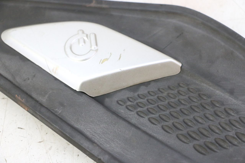 photo de TAPA BAJO ASIENTO DERECHO QUADRO 4 4D 350 (2015 - 2018) - Otra perspectiva