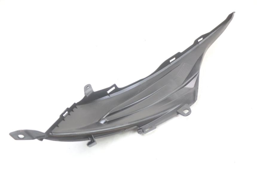 photo de TAPA BAJO ASIENTO DERECHO SUZUKI ADDRESS 110 (2015 - 2020) - Detalles de los puntos de fijación