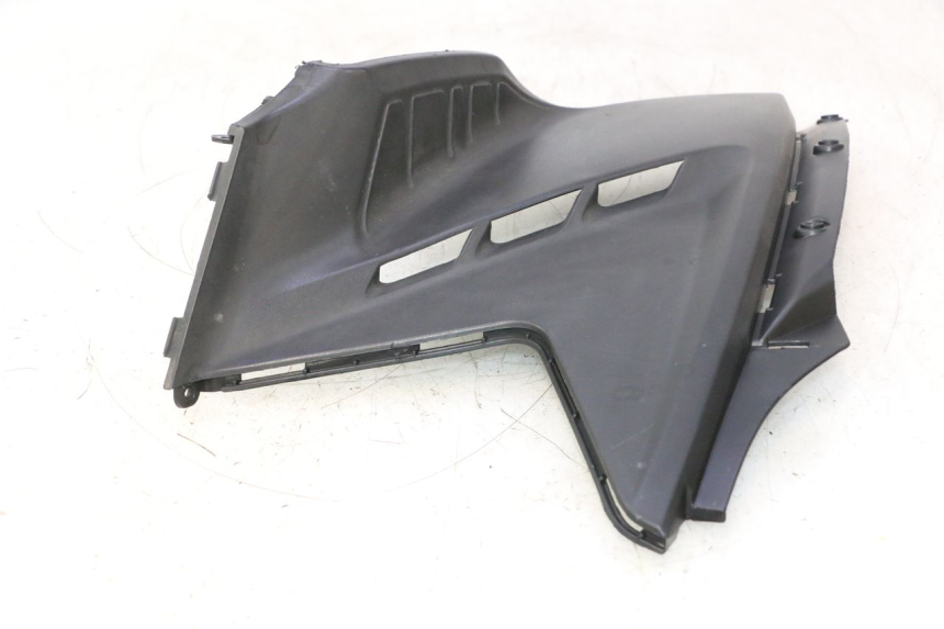 photo de TAPA BAJO EL ASIENTO DERECHO KYMCO AGILITY 16+ 4T 50 (2018 - 2023) - Zoom estado de uso