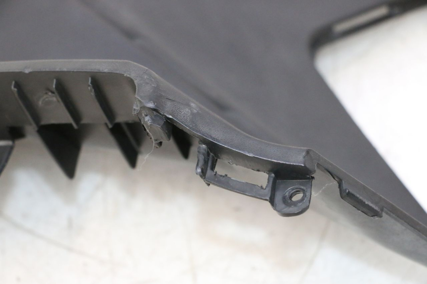photo de TAPA BAJO EL ASIENTO DERECHO KYMCO AGILITY 16+ 4T 50 (2018 - 2023) - Vista general del producto