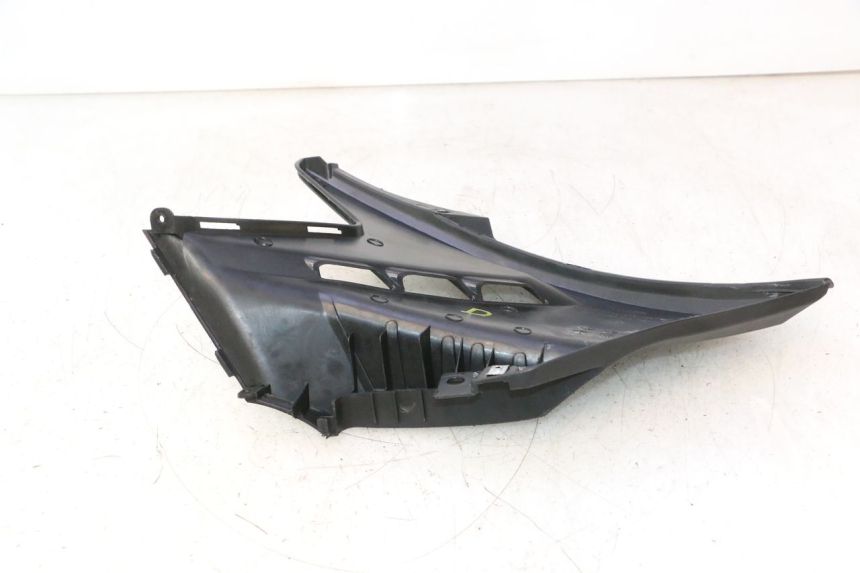 photo de TAPA BAJO EL ASIENTO DERECHO KYMCO AGILITY 16+ 4T 50 (2018 - 2023) - Estado de la superficie y material