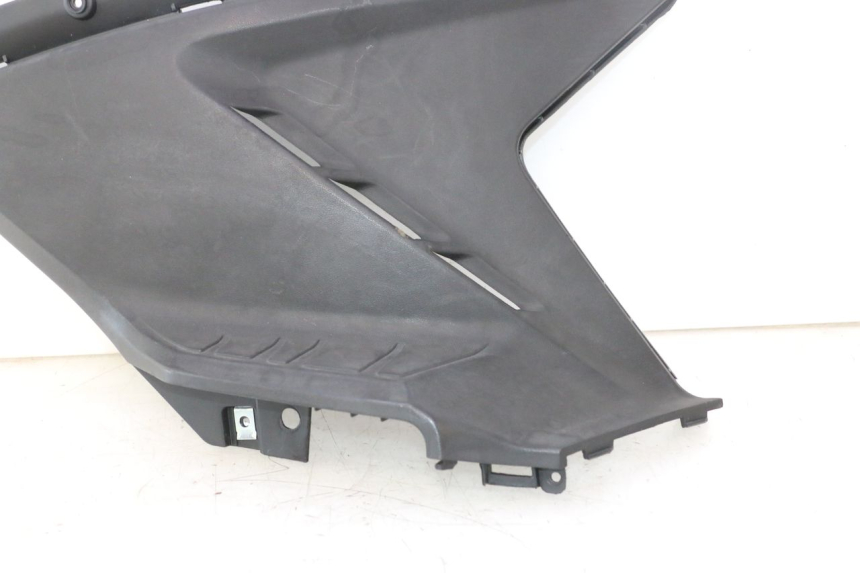 photo de TAPA BAJO ASIENTO DERECHO KYMCO AGILITY CITY 16P 125 (2015 - 2024) - Otra perspectiva