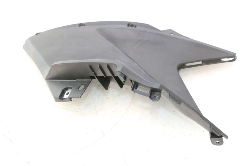 photo de TAPA BAJO ASIENTO DERECHO KYMCO AGILITY CITY 16P 125 (2015 - 2024) - Marcados y referencias originales