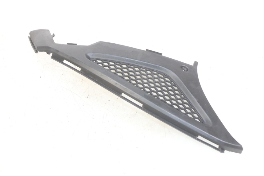 photo de TAPA BAJO EL ASIENTO DERECHO KYMCO AGILITY RS 4T 50 (2009 - 2013) - Zoom estado de uso