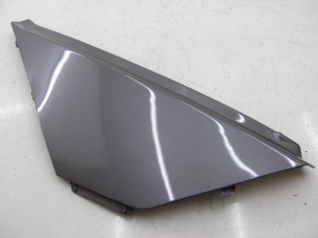photo de TAPA BAJO ASIENTO DERECHO APRILIA ATLANTIC 125 (2003 - 2009) - Vista principal