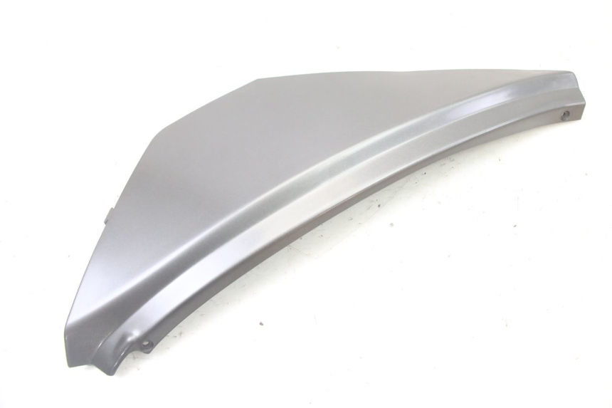 photo de TAPA BAJO ASIENTO DERECHO APRILIA ATLANTIC 125 (2003 - 2009) - Detalle de la pieza